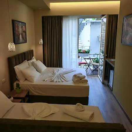 Kuta's 4 地拉那